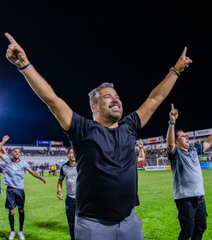 Torcedores com bilhete do sorteio da moto assistem ao jogo do ASA de graça
