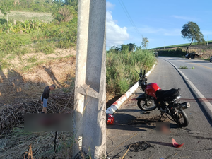 Homem morre após acidente entre carro e moto na BR-104, em Messias