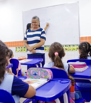 Prefeita Tia Júlia inicia visita técnica às escolas públicas de Palmeira dos Índios