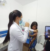 Crianças são vacinadas contra covid-19 em Matriz de Camaragibe