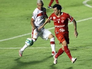 CRB vira no final e vence Vila Nova em Goiânia