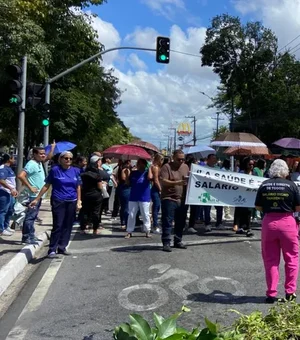 Funcionários do Veredas realizam 3º dia de manifestação e bloqueiam trecho da Fernandes Lima