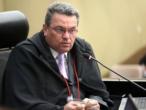 Justiça mantém afastamento de prefeito de Viçosa