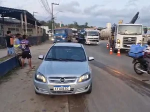 Acidente entre dois caminhões e um carro causa congestionamento em rodovias de Arapiraca
