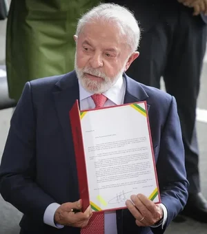 Lula veta integralmente PL que reduz penas de Bolsonaro e condenados por atos golpistas