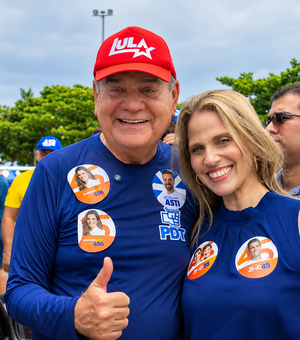 Ronaldo Lessa aparece em caminhada de JHC com boné do Lula e chama atenção