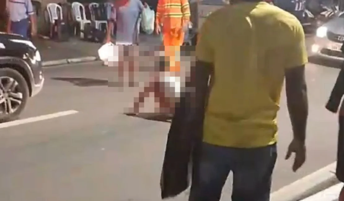 [Vídeo] Homem é esfaqueado no meio da rua no bairro Gruta de Lourdes