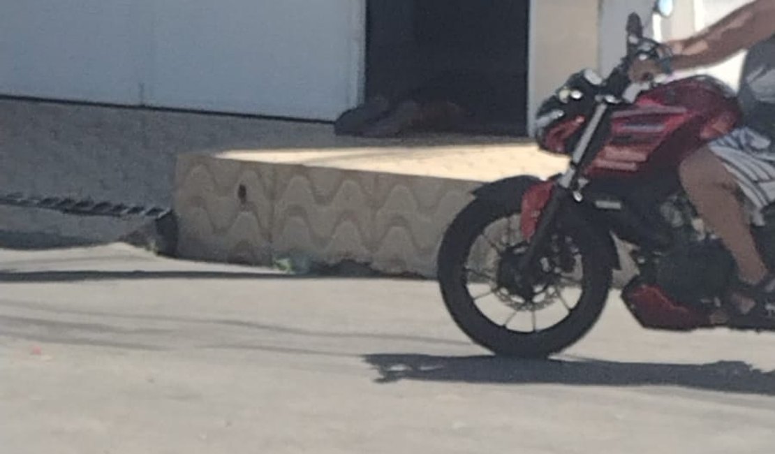 Homem é assassinado dentro de residência no Fernão Velho, em Maceió