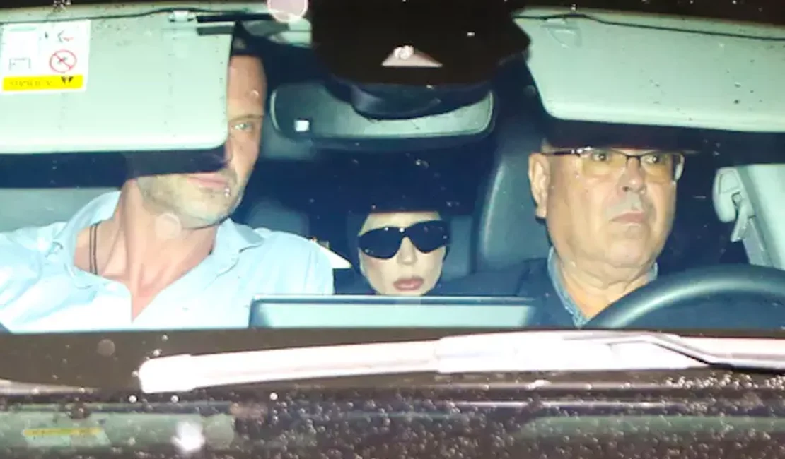 Lady Gaga chega ao Brasil para apresentação gratuita em Copacabana, no Rio