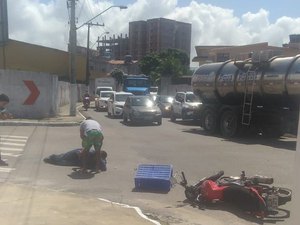 Acidente entre carro e moto deixa homem ferido em cruzamento na Cruz das Almas