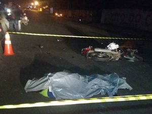 [Vídeo] Mototaxista clandestino e animal morrem após colisão na AL-110