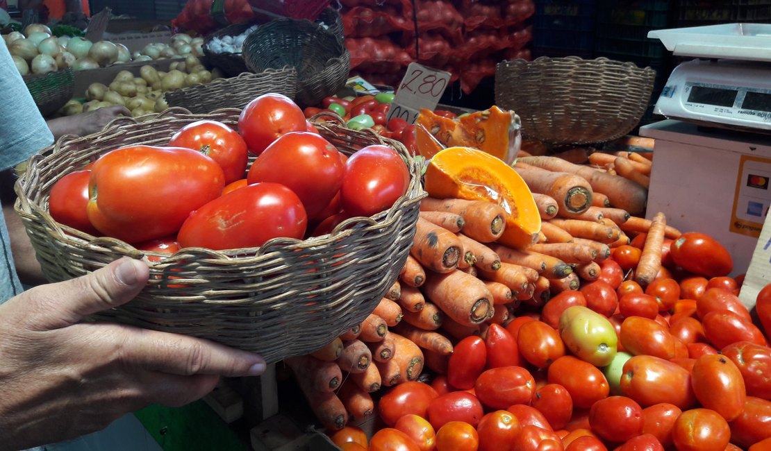 Mercados e feiras funcionam em horário especial no feriadão