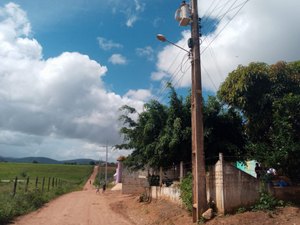 [Vídeo] Comunidade rural de Arapiraca está sem energia elétrica há quatro dias