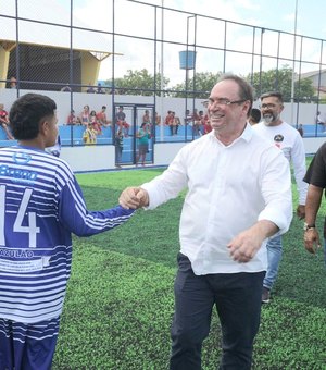 Prefeito Luciano Barbosa entrega ginásio, campo de futebol e anuncia mais uma escola no Brisa do Lago
