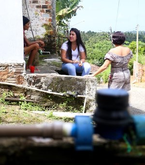 Gabi Gonçalves visita comunidades afetadas por desabastecimento de água
