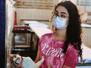 'Sacrificar não é solução', alerta Teca Nelma sobre causa animal