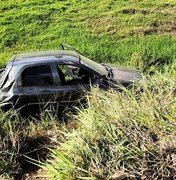 Família arapiraquense sofre acidente de carro na AL 105; todos sobreviveram