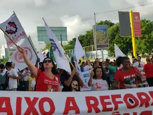 [Vídeo] Ato contra a Reforma da Previdência reúne centenas em Maceió