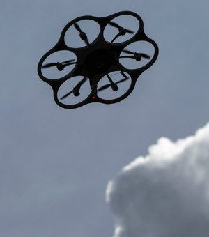 Casal da Califórnia achou que traficar drogas com um drone seria discreto