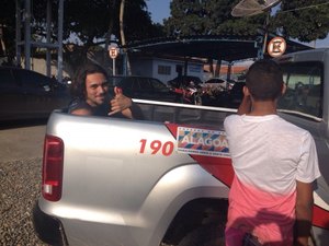 Aluno é flagrado com computador furtado em escola