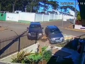 Muro de casa é atingido duas vezes em quatro dias por acidentes de carro