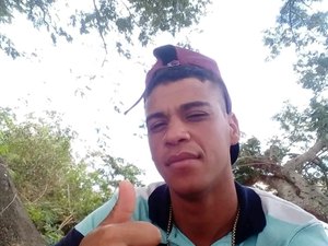 Jovem é morto a tiros em bar no Planalto na noite do sábado (21)