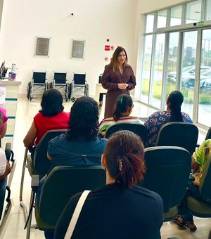 Prefeitura realiza ação informativa sobre direitos de mulheres pacientes com câncer