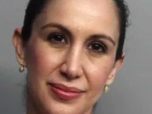 Professora grávida é detida por ter relações com aluno menor nos EUA