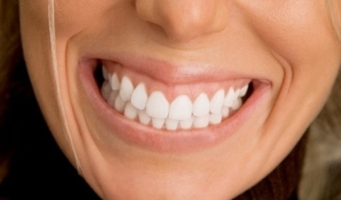 Escovar os dentes logo após comer pode estragar seu sorriso
