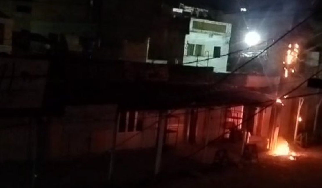 [Vídeo] Fiação elétrica de poste incendeia em Maragogi