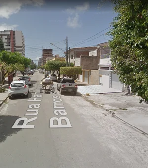 Trânsito é alterado no bairro da Jatiúca por obra na rede de esgoto