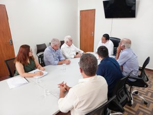 Prefeito autoriza repasse do piso da enfermagem e reafirma apoio ao Hospital Santa Rita