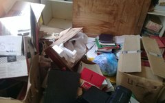 MPE/AL encontra salas bagunçadas com documentos espalhados pelo chão na Prefeitura de Campo Grande