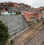 Contenção de encostas transforma a vida dos moradores da Grota do canal 5, no Jacintinho