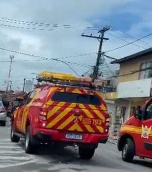 Incêndio atinge estabelecimento comercial no bairro do Jacintinho, em Maceió