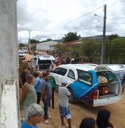 Cinco vítimas da chacina de Estrela de Alagoas são sepultadas sob forte comoção