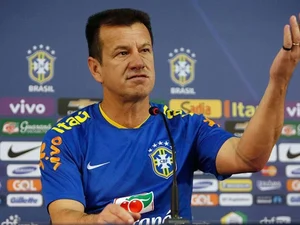 Dunga dança música de Shakira e 'gingado' do ex-atleta viraliza