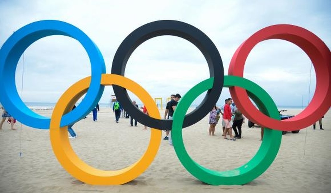 Copacabana ganha escultura de arcos olímpicos a duas semanas dos Jogos