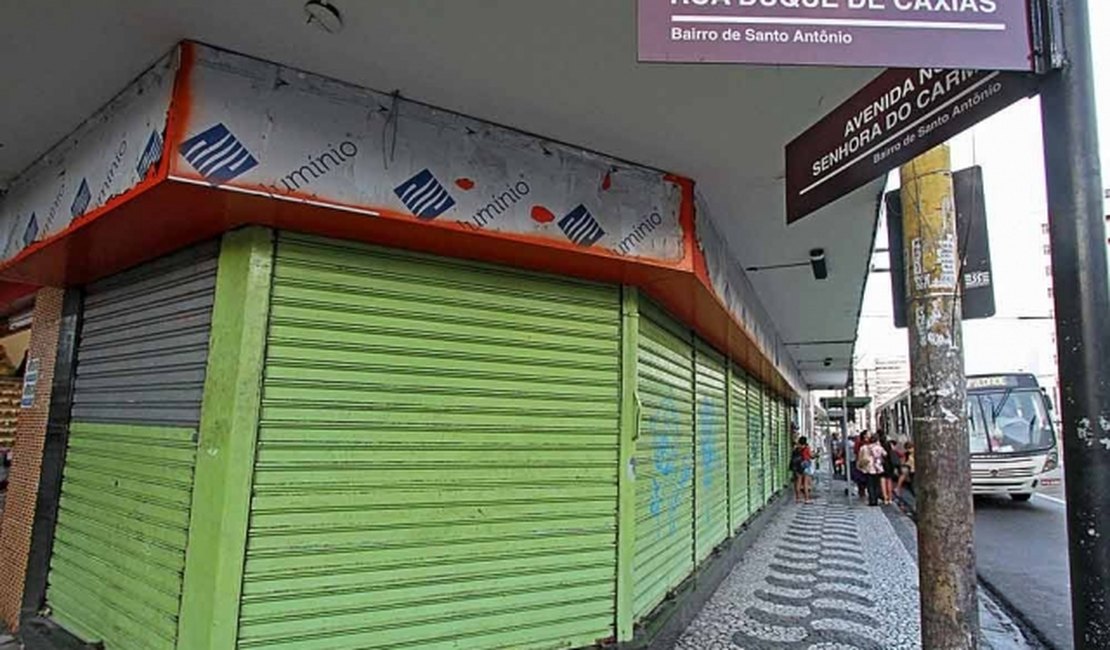 Comércio do Centro do Recife cada vez mais esvaziado