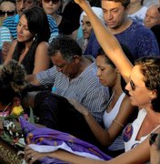 Marielle Franco é sepultada sob aplausos e gritos de protesto no Rio