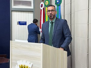Leonardo Dias cobra votação de projeto que regulamenta patinetes elétricos