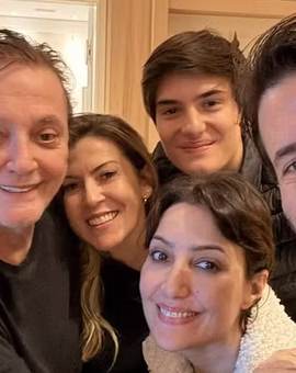 Fábio Jr recebe quatro dos cinco filhos em comemoração; Fiuk não participa