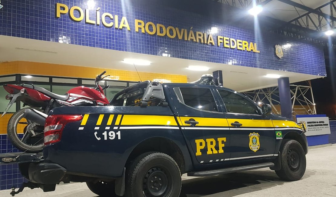 Cinco pessoas foram presas pela PRF neste final de semana, em Alagoas