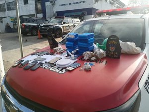 PM apreende oito tabletes de cocaína durante ação na Praia de Pajuçara