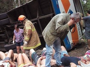 Acidente com ônibus em Paraty/RJ deixa 15 mortos e 57 feridos