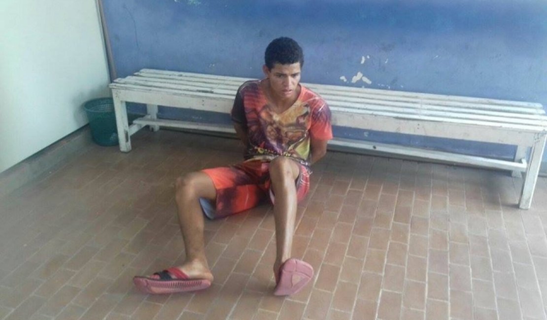 Criança de dois anos é agredida a pedradas