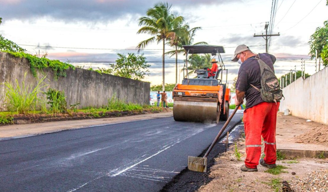 [Vídeo] Nova Esperança, Zélia Barbosa, Jardim das Paineiras e Vale da Perucaba receberão pavimentação em Arapiraca
