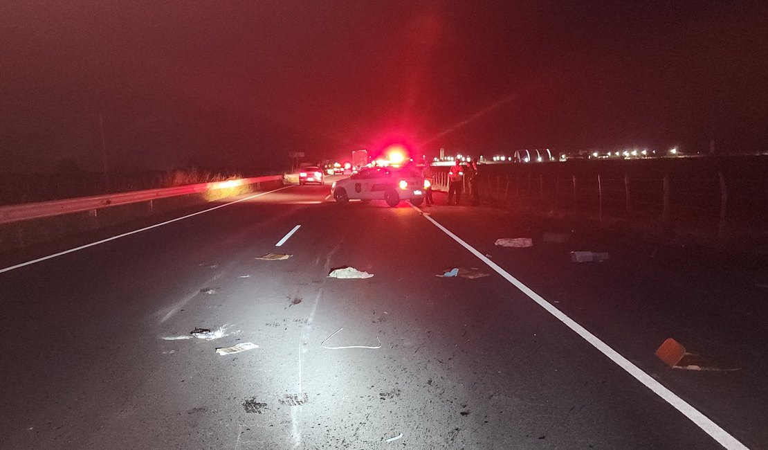 Mulher morre atropelada por carro na AL-101 Sul, na Barra de São Miguel