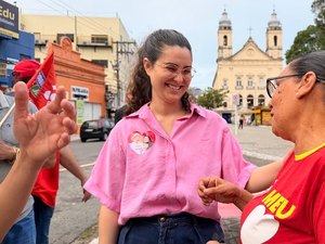 Teca Nelma inicia campanha com mobilização nas ruas de Maceió