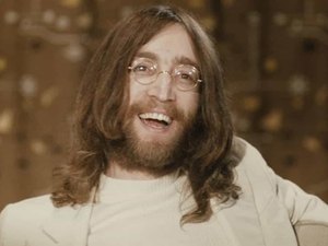 Biografia rasa insinua que John Lennon era gay nos 40 anos da morte